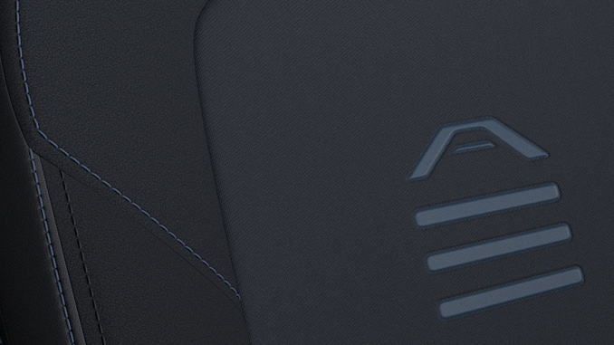 Insert: Nunavut in Nordic Blue / Bolster: Luxury in Black Onyx